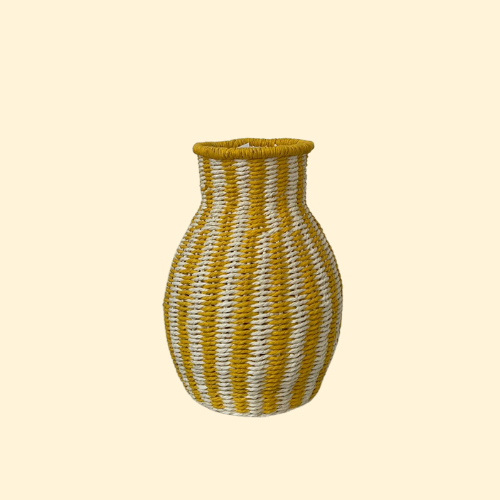 Rieten vaas geel met witte strepen